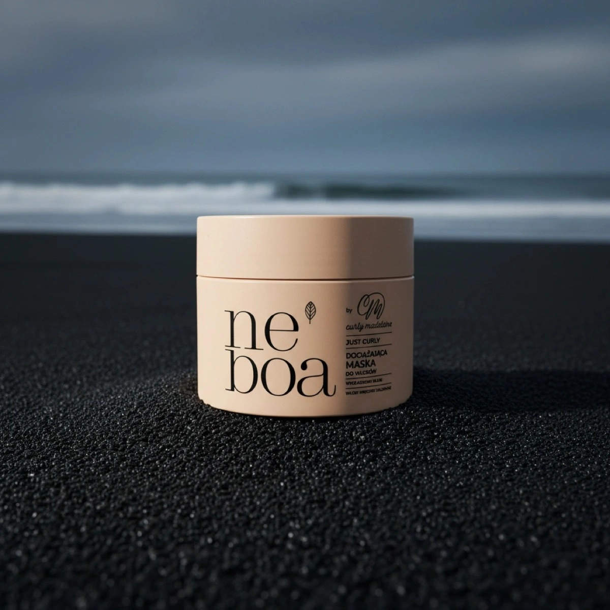 Czarny piasek wulkaniczny - przykład 2